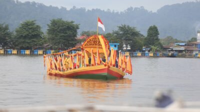 Prosesi Biduk Bebandung dan Ziarah Makam Sultan di HUT Bulungan ke 65, Bupati: Tradisi Luhur Yang Terus Dilestarikan